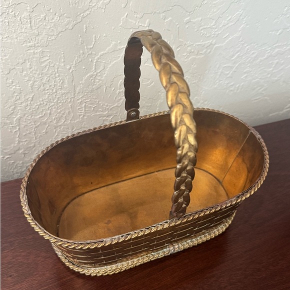 Vintage Woven Brass Basket Planter Rope Handle Rustic Boho Farmhouse Decor Art - Picture 3 of 6